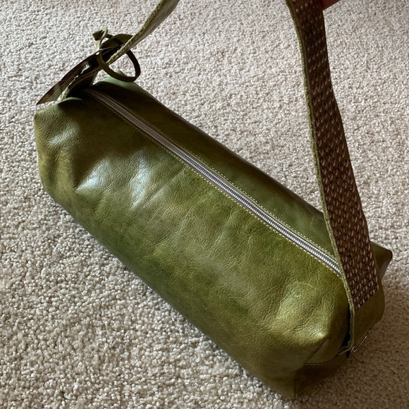 Rachel Lynn Soft Genuine Leather Green Purse/Shoulder Bag With Silver Accents - Picture 8 of 17